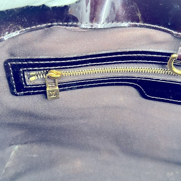 Authenticated LOUIS VUITTON Wilshire Monogram Vernis - Picture 13 of 17